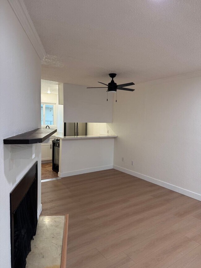 Foto del edificio - 10635 Sherman Grove Ave