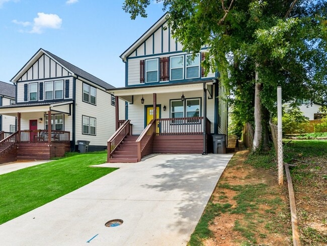 Building Photo - 214 Averill St
