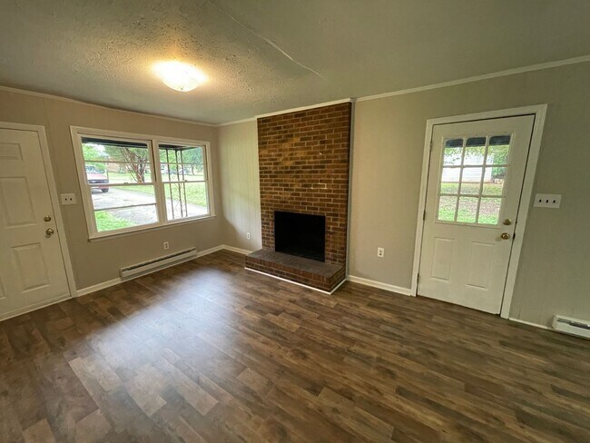 Foto del edificio - Freshly painted 2 bedroom 1 bath house- Pet Friendly!