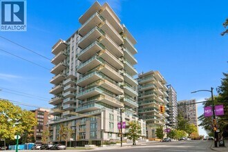 Building Photo - 1365 Davie St