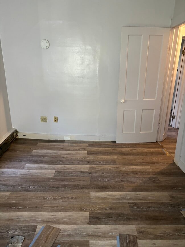 Building Photo - 13 Church St