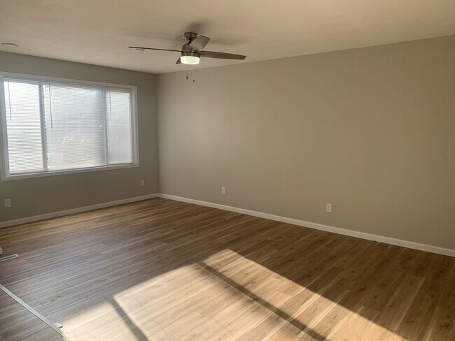 Building Photo - Charming 4-Bedroom Home with Fenced Yard a...