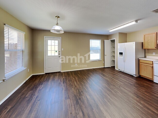 Foto del edificio - 4610 Elm Point Dr
