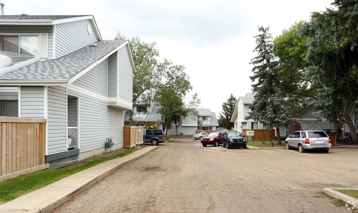 Building Photo - Southview Gardens