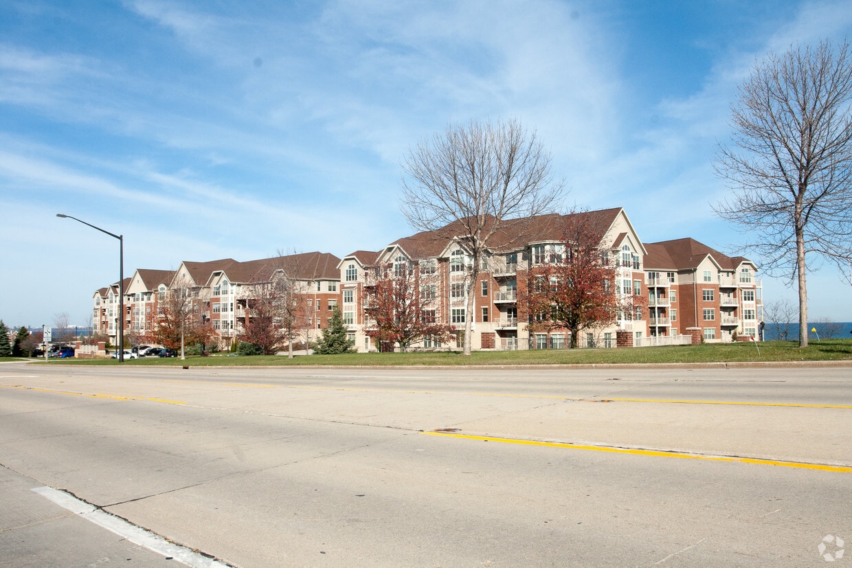 The Landing at Park Shore Apartments Saint Francis, WI