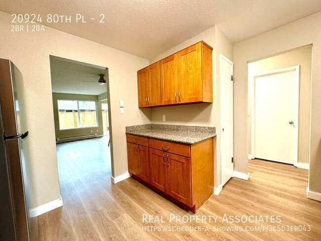 Building Photo - Large Updated 2 Bedroom 1.5 Bath Townhome ...