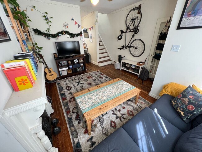Foto del edificio - 2BR HSE w/ HW Fl, W/D, Yard