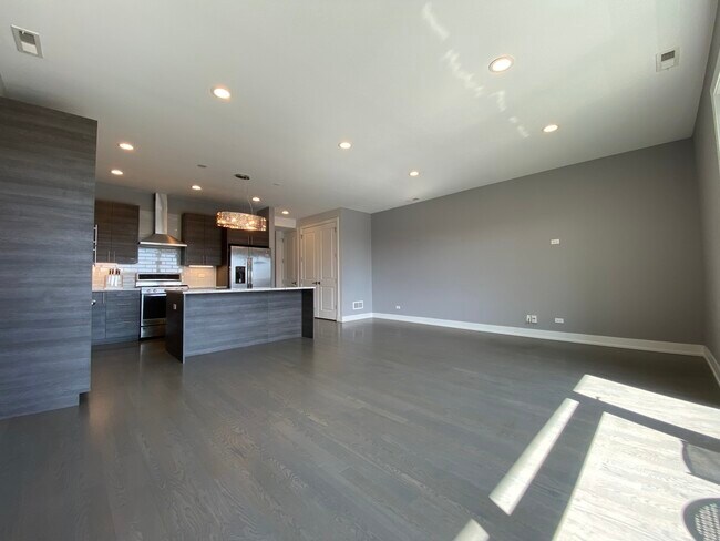 Foto del edificio - 2054 W Chicago Ave