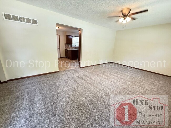 Foto del edificio - Cozy 3 Bedroom, 1 Bathroom, 1 car garage i...