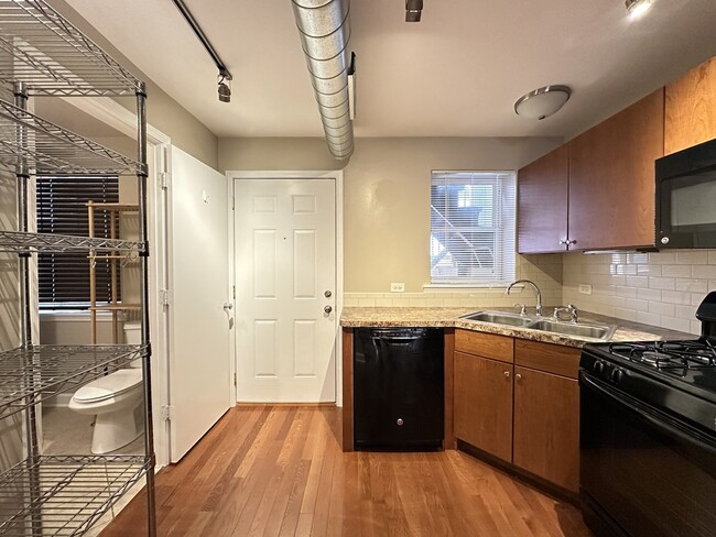 Foto del edificio - 674 N Orleans St