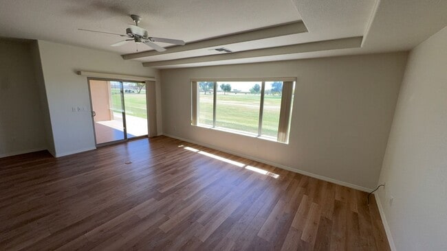 Foto del edificio - 55+ Condo on Golf Course in Sunland Springs Village