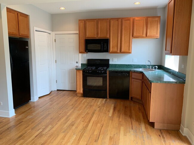 Foto del edificio - 2303 W Granville Ave