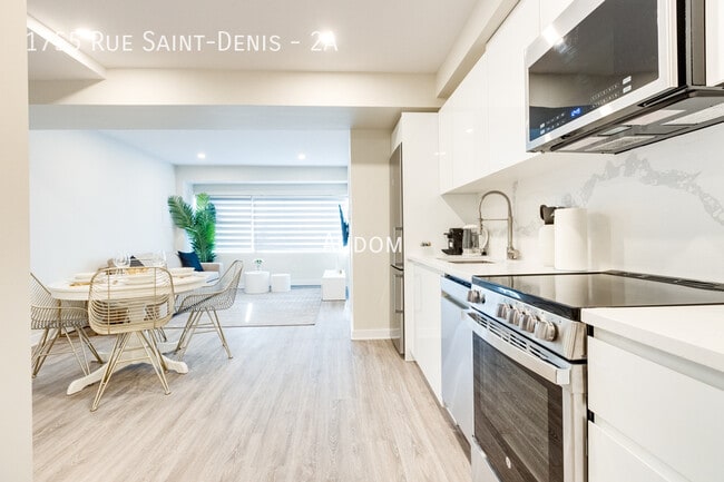 Building Photo - 1755 R. Saint-Denis