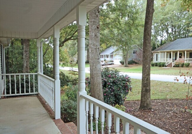 Building Photo - 108 Wagoncreek Dr