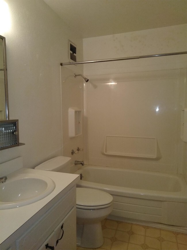 Foto del edificio - 401 E 5th St