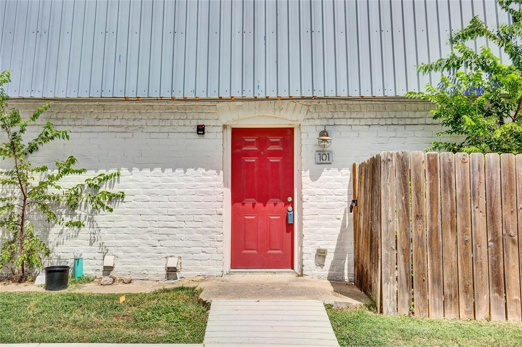 Primary Photo - 7204 Twin Crest Dr