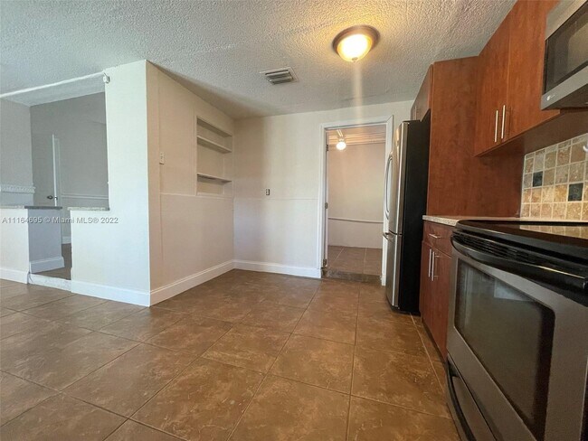 Building Photo - 4160 SW 36th St
