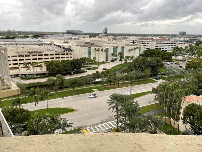 Building Photo - 19501 W Country Club Dr