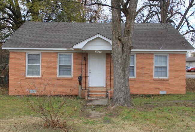 Building Photo - 1400 W Monroe Ave