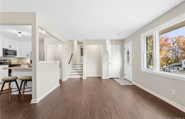 Building Photo - 1224 W Roslyn Rd