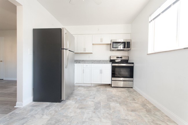 Building Photo - 4221 Brownway Ave