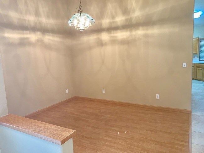 Building Photo - 4 br, 2 bath House - 8127 N Sierra Vista Ave