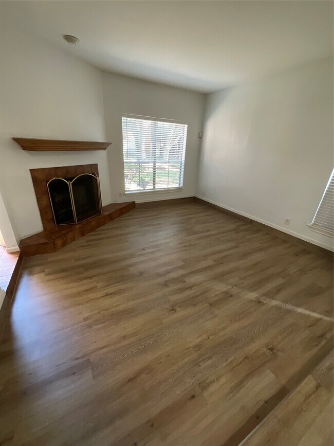 Foto del edificio - 3100 Walnut Bend Ln