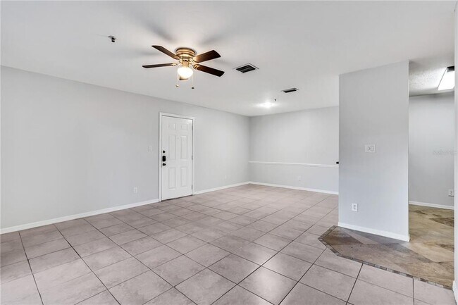 Foto del edificio - 4037 Crockers Lake Blvd