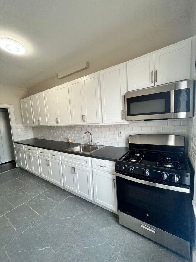 164 Sterling Ave 35 - 165 Sterling Ave