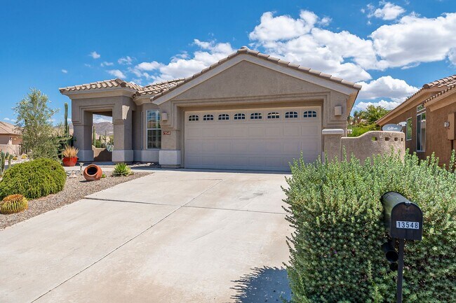 Foto del edificio - Gated Community!