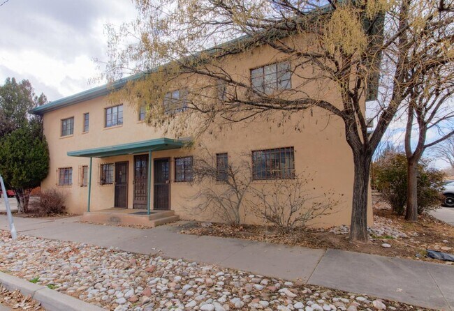 Foto del edificio - 1404 Silver Ave SW