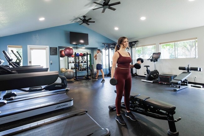 Building Photo - Hilltop in the Highlands