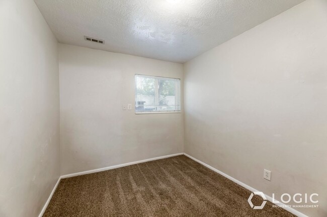 Building Photo - North Provo Duplex