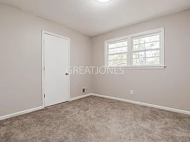 Building Photo - 912 Old Oak Dr
