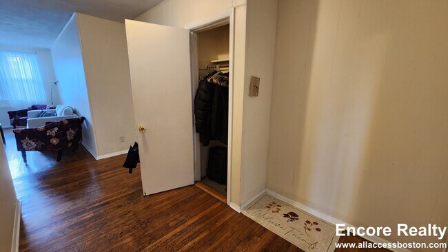 Foto del edificio - 1999 Commonwealth Ave