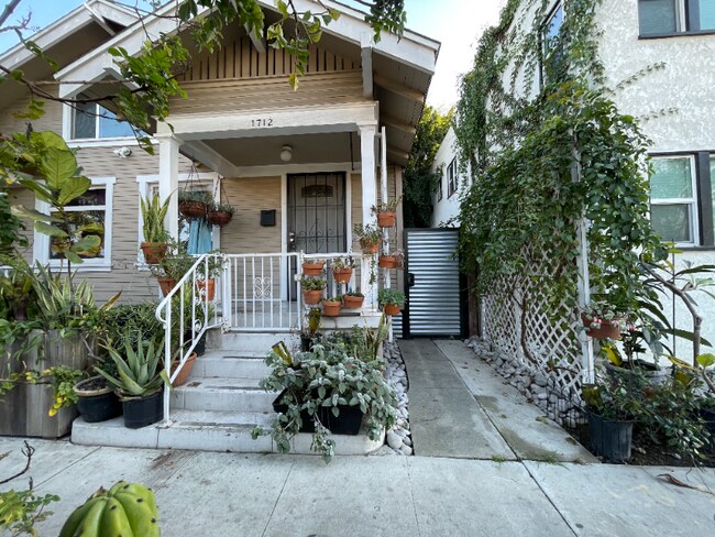 Foto del edificio - 1712 E 8th St