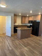 Building Photo - 421 Cheyenne Dr