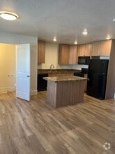 Building Photo - 421 Cheyenne Dr
