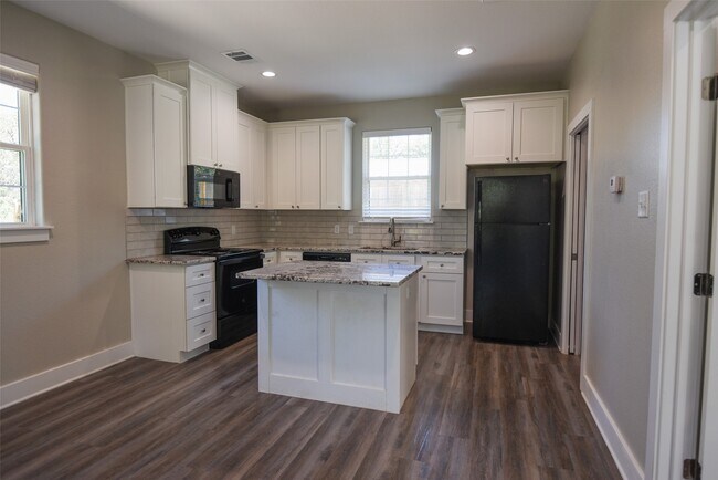 Foto del edificio - 6389 FM 244