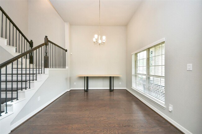 Foto del edificio - 120 Chestnut Run Ct