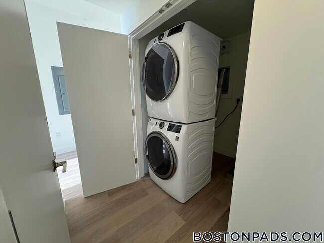 Foto del edificio - 1079 Commonwealth Ave