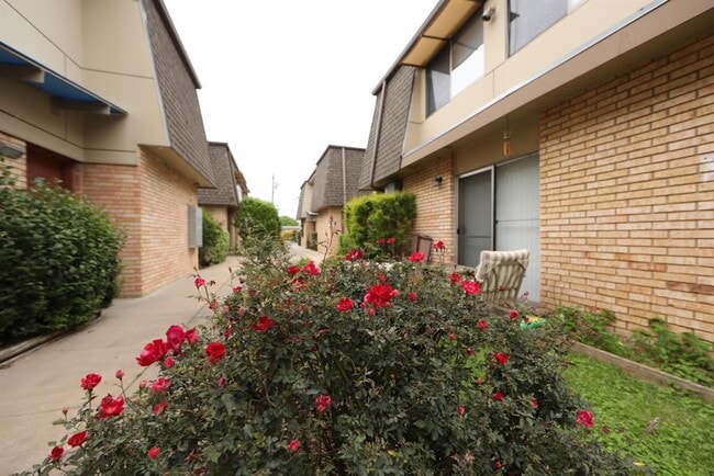 Foto del edificio - 5506 Grover Ave