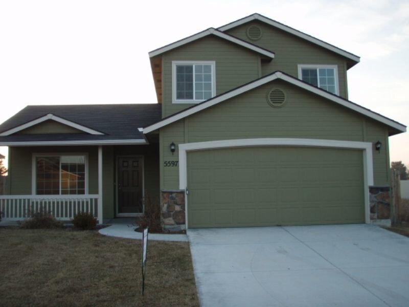 Foto principal - Large 3 Bed 2.5 Bath W/Large Bonus room