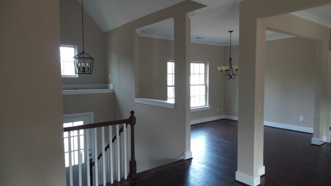 Building Photo - 200 Grande View Cir