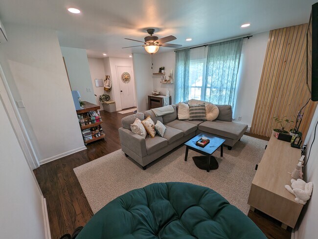 Living Room - 800 Ridge St