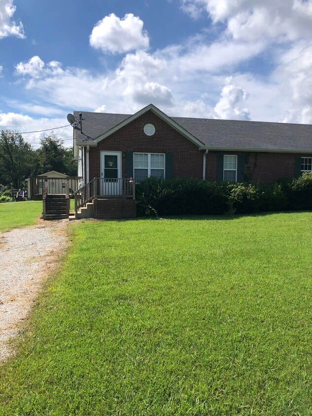 Building Photo - 105 Underhill Dr