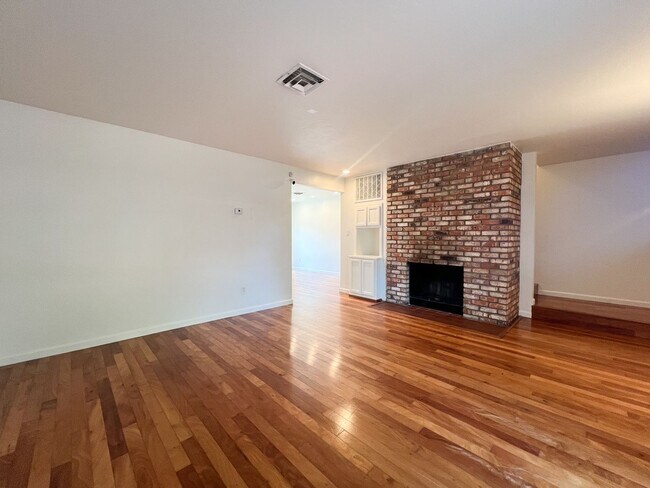 Foto del edificio - Charming Three Bedroom Condo