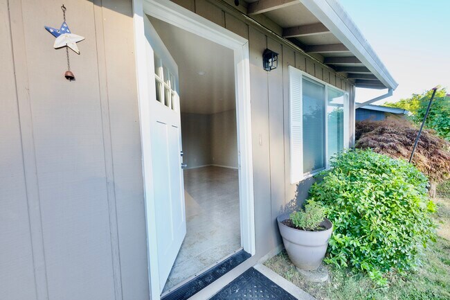 Building Photo - 11720 SW 92nd Ave