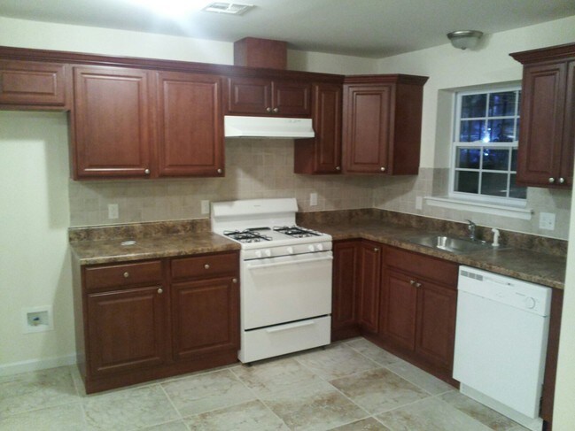 Large updated new kitchen - 140 Manchester Pl