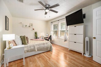 Building Photo - 116 Whiting Ave